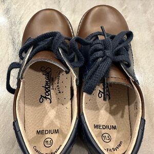 FootMates Tan and Navy Dress Shoes for Kids